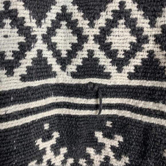 5/$30 New Identity Aztec Print Cropped Jacket S - Picture 3 of 5